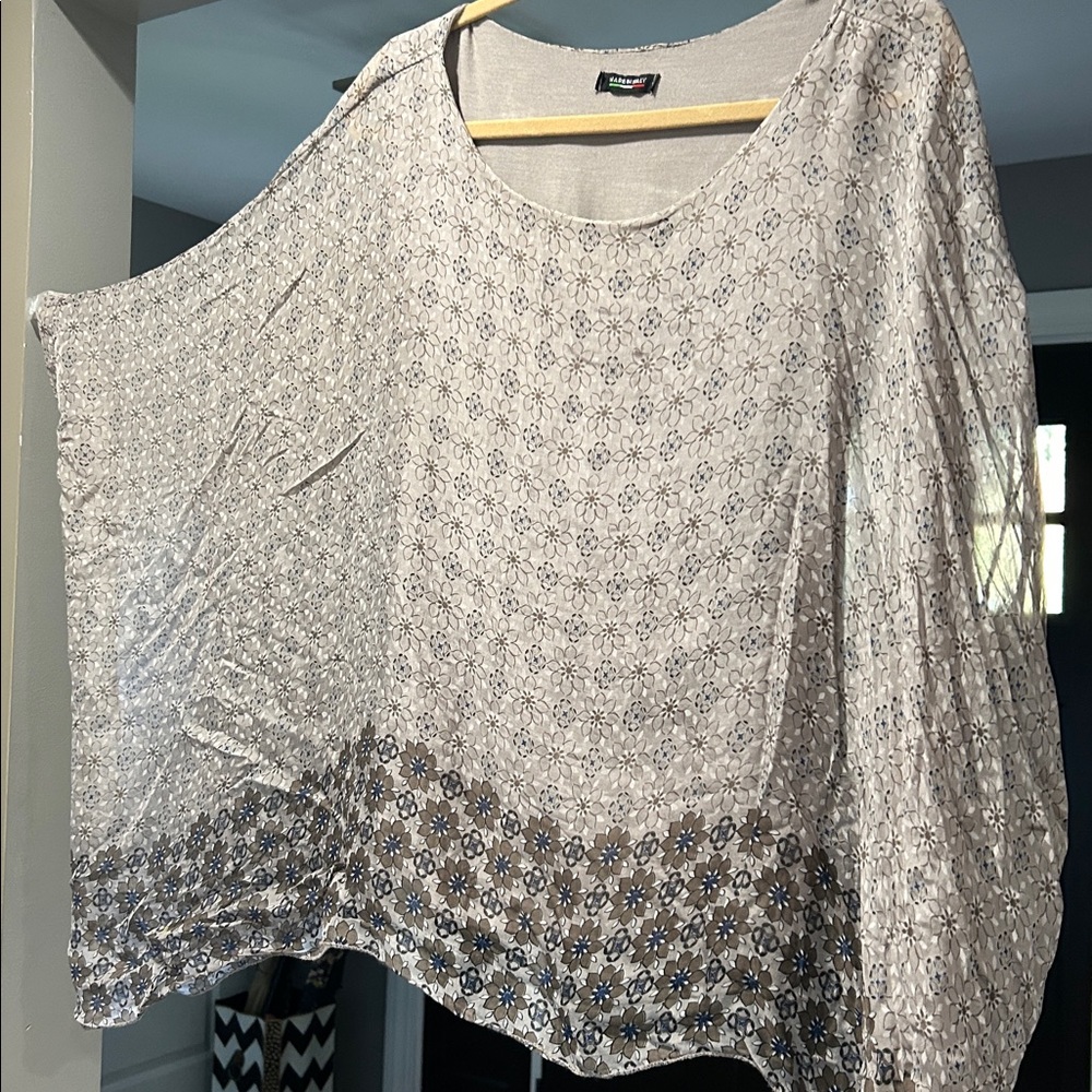 Flowy Gray Patterned Top - image 1